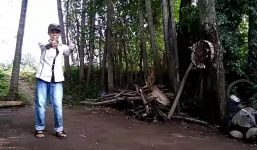 Aby Arbes Mengasah Kemampuan Bermain Lempar Pisau #arvianTAPstyle